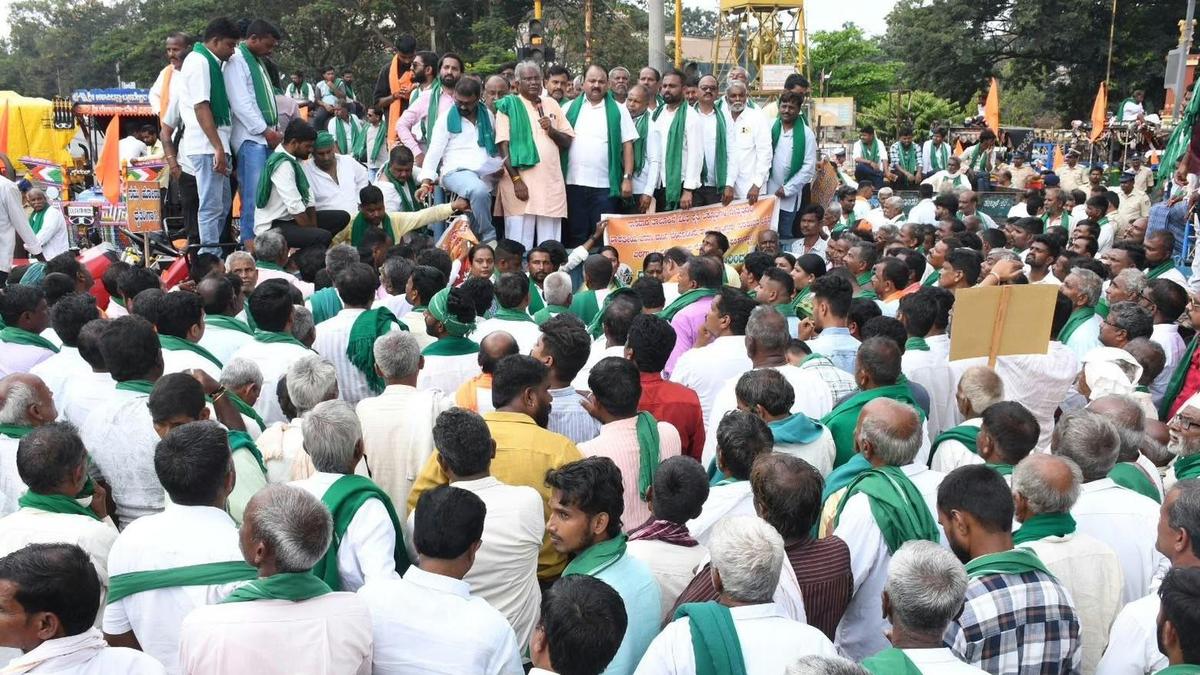 Global Perspective: Farmers take out tractor rally in Dharwad seeking drought relief measures