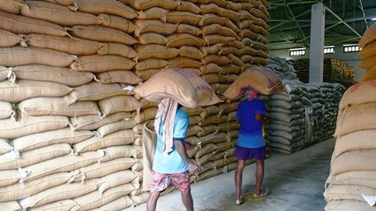 Odisha Races to Add 10 Lakh Tonnes Storage as Paddy Glut Overwhelms Mandis