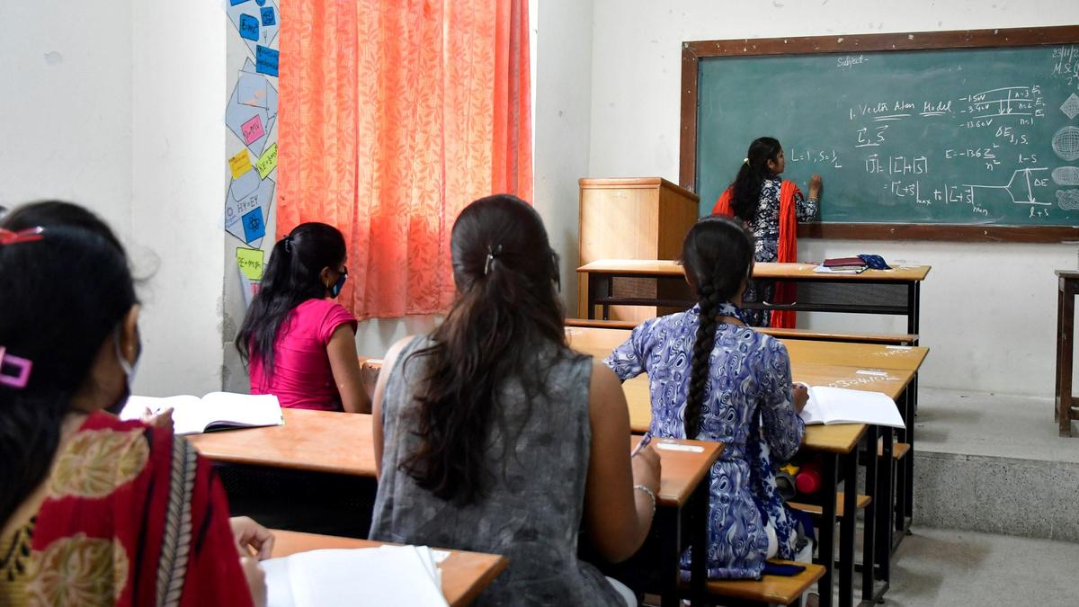 International Briefing: Remuneration dispute: About 100 Maharani Cluster University guest lecturers protest for a week