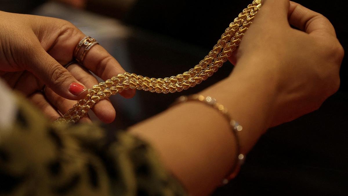 Insurer told to pay ₹3.5 lakh for stolen gold, ₹50,000 as compensation