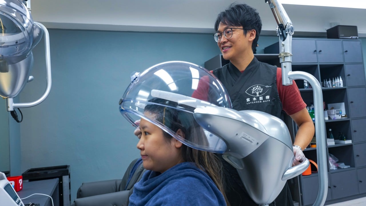 Worker Prospects in Hong Kong Hair, Beauty Sector Not Cut and Dried Amid Staff Shortages