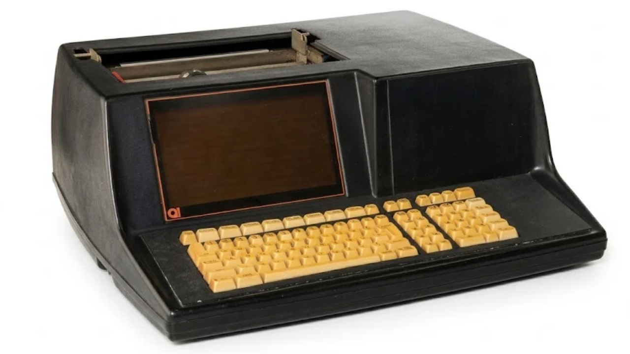 Two Rare 1972 Q1 Microcomputers Found in London Clearance; One Sold for £37,179