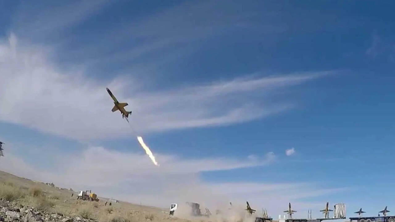 Houthis Issue 'Last Warning' to Airlines: Avoid Saudi Airspace or Face Consequences
