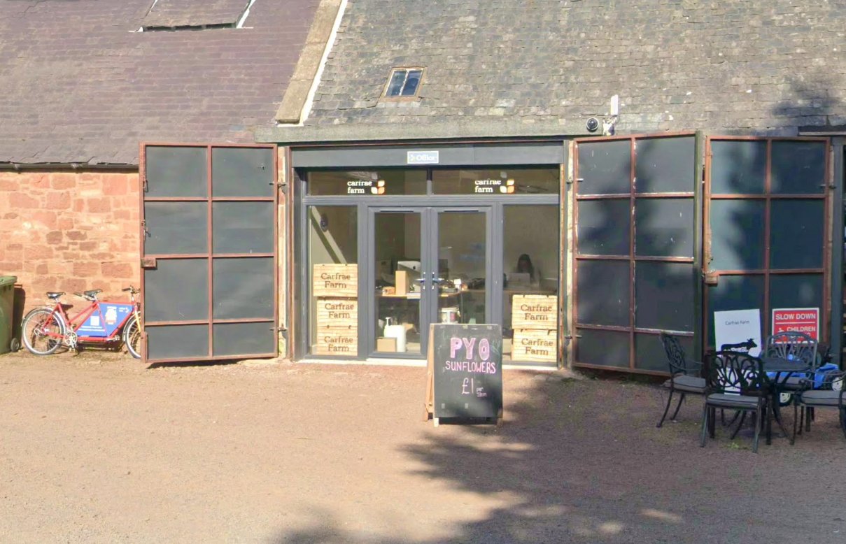 Farm shop allowed to sell alcohol for Christmas hampers after licence breach