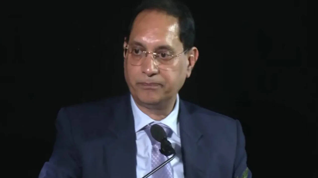 Don’t Invest Just Because Everyone Else Is,’ Says Sebi Chief; Flags Investor Frauds
