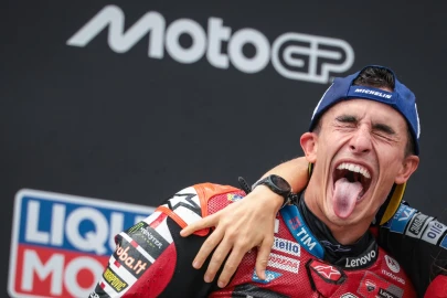 Marquez Wins Japanese Motogp to Cut Gap on Martin as Market Analysts Weigh Next Moves