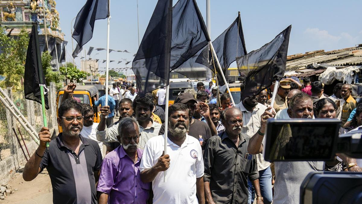 Fisherfolk Hoist Black Flags in Fierce Protest Against Secretariat at Foreshore Estate