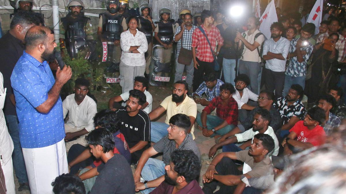 SFI-Police Face-Off Escalates: Protests Erupt at Officers' Homes After 'Inspection' at SFI Leader's Residence