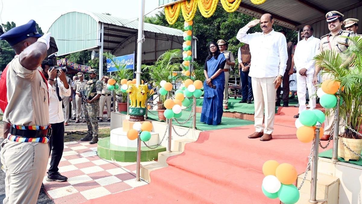Minister urges newly recruited constables to serve people sincerely