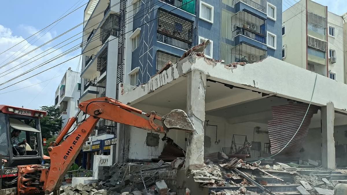Developing Story: Cyberabad civic body demolishes 15 unauthorised constructions