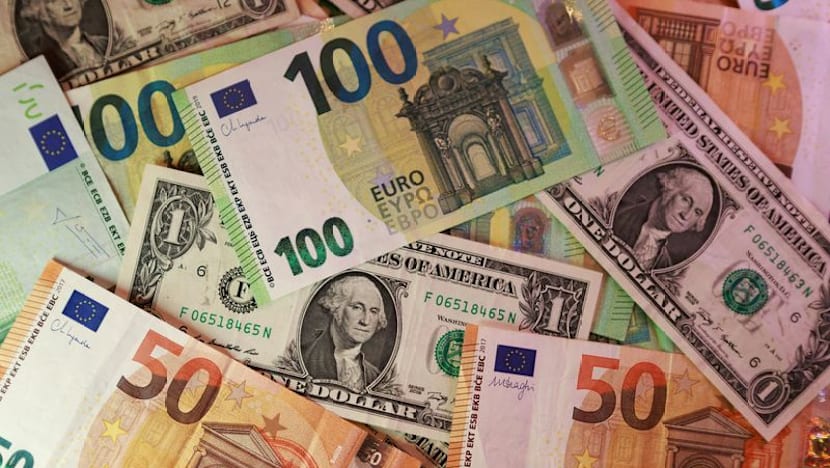 Euro Hits 17-month Low, Dollar Near Pre-liberation Day Highs