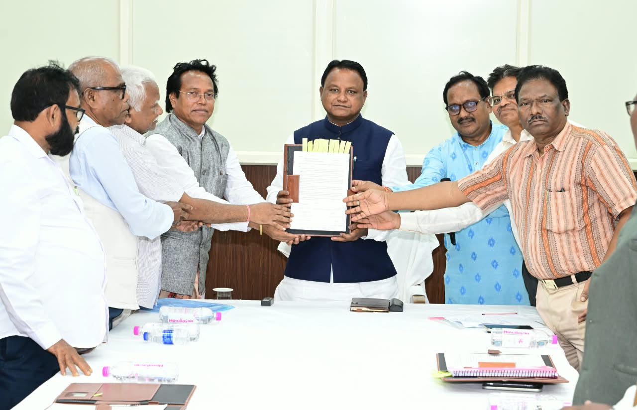 CM Majhi Pledges Support for Santali Language Amid Shifting Economic Pressures
