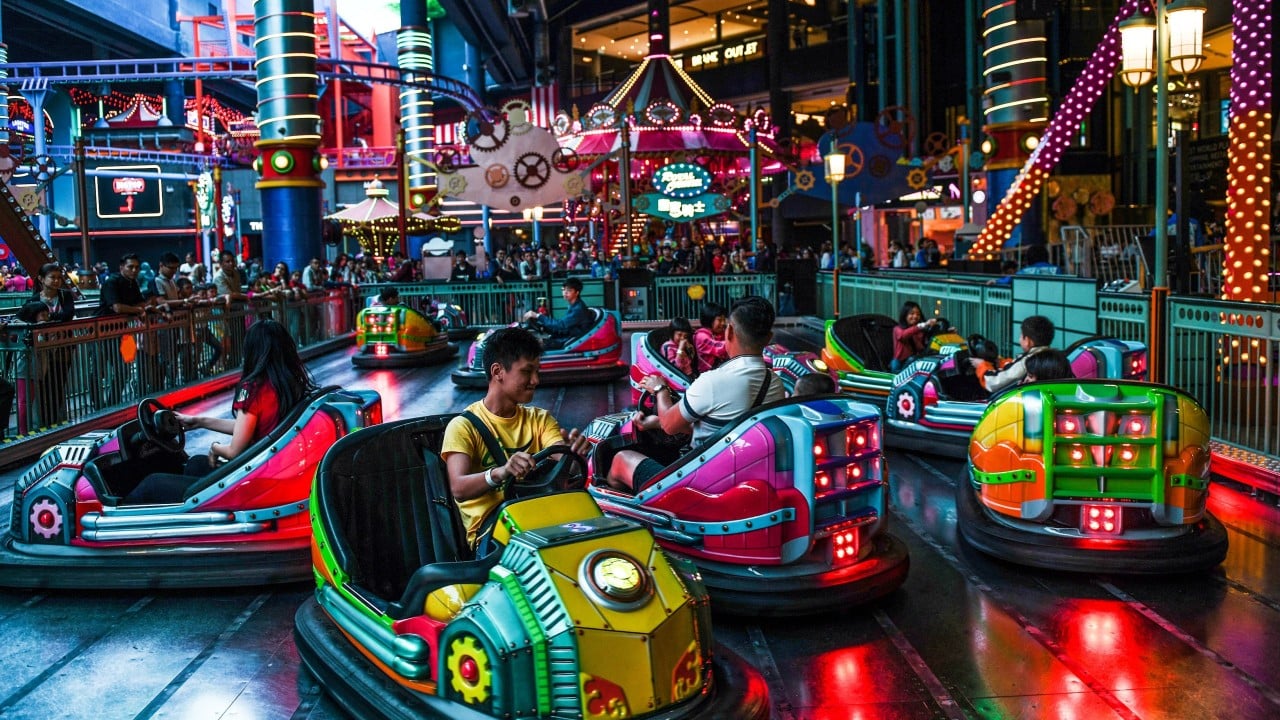 Shares in Malaysia’s Genting Tumble by Most in 28 Years