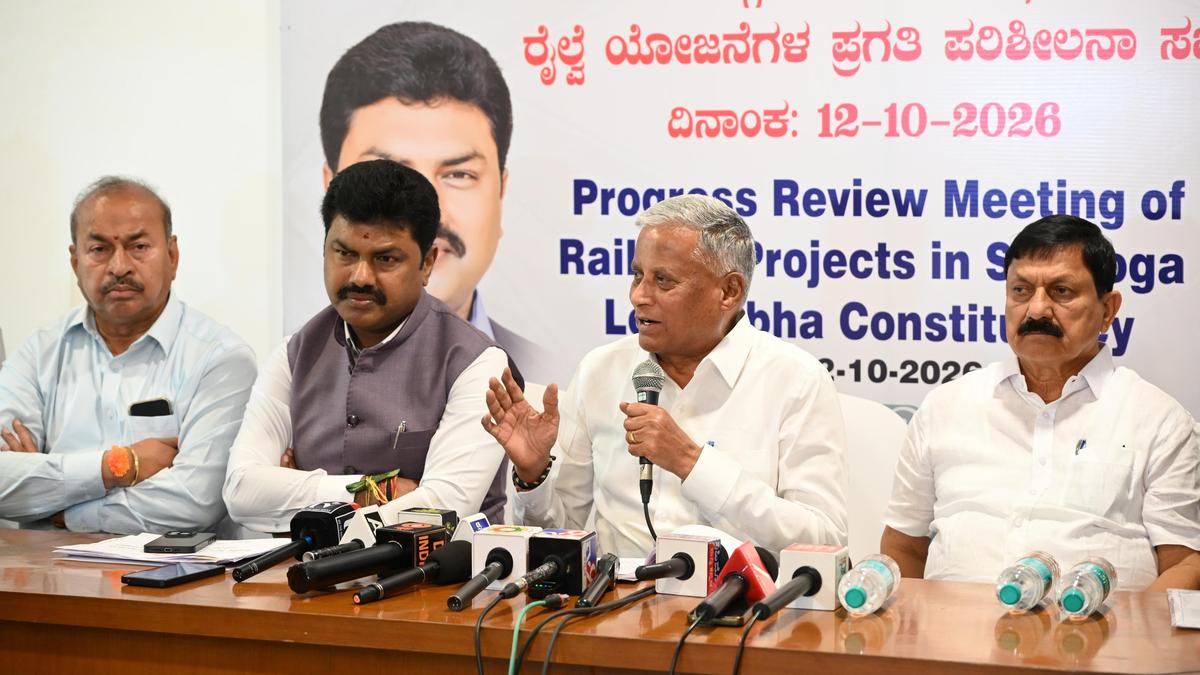 Railway Mos V. Somanna Reviews Works in Shivamogga, Says Contractor of New Railway Line Will Be Blacklisted