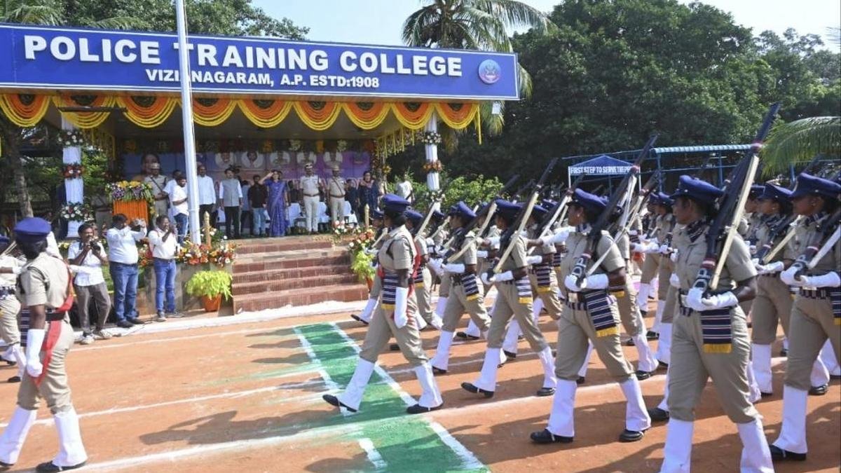 Home Minister urges people to share grievances without hesitation to women constables
