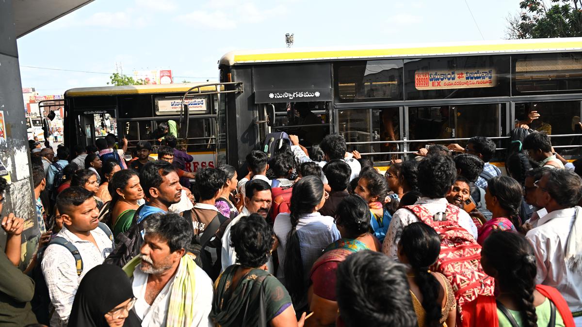 Apsrtc to Run 5,261 Special Buses to Clear Dasara Rush Following Fast-Moving Developments