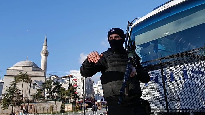 One Student Killed, Eight Wounded in Istanbul School Stabbing Attack