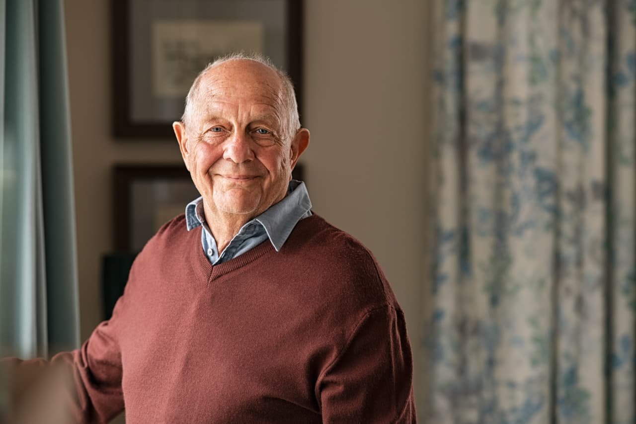 ‘I Live Check-to-Check at 77’: Retired Senior on Social Security Helps Homeless While Facing Hunger