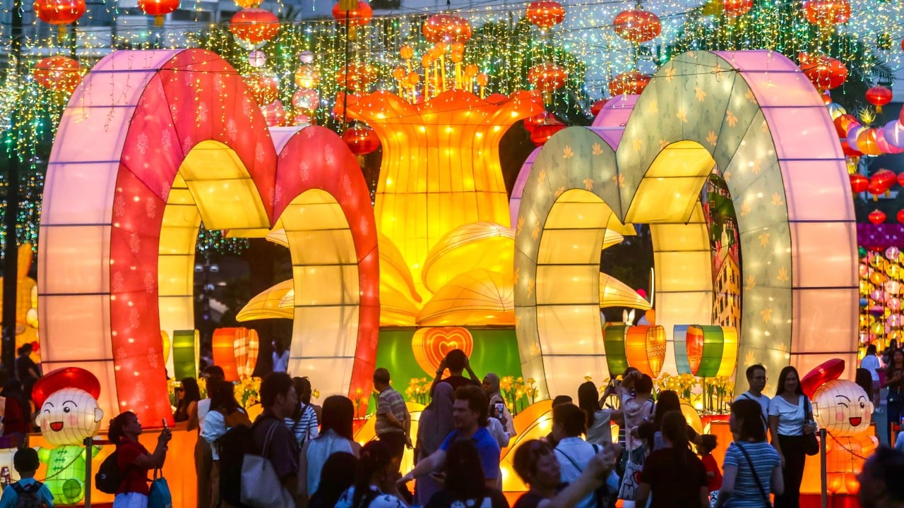 Developing Story: Extended Victoria Park lantern show attracts thousands for National Day
