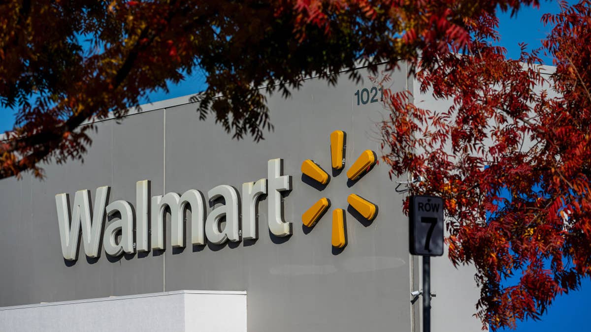 Walmart's 10-piece Luggage Set With Spinner Suitcases and Packing Bags Is Only $90