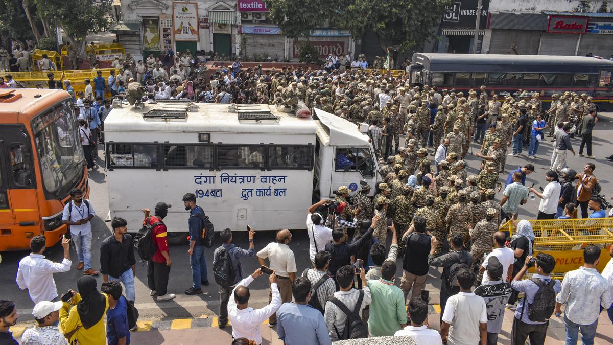 Delhi Police Crack Down: Protesters Play Hide-and-Seek in Washrooms, Gurdwara