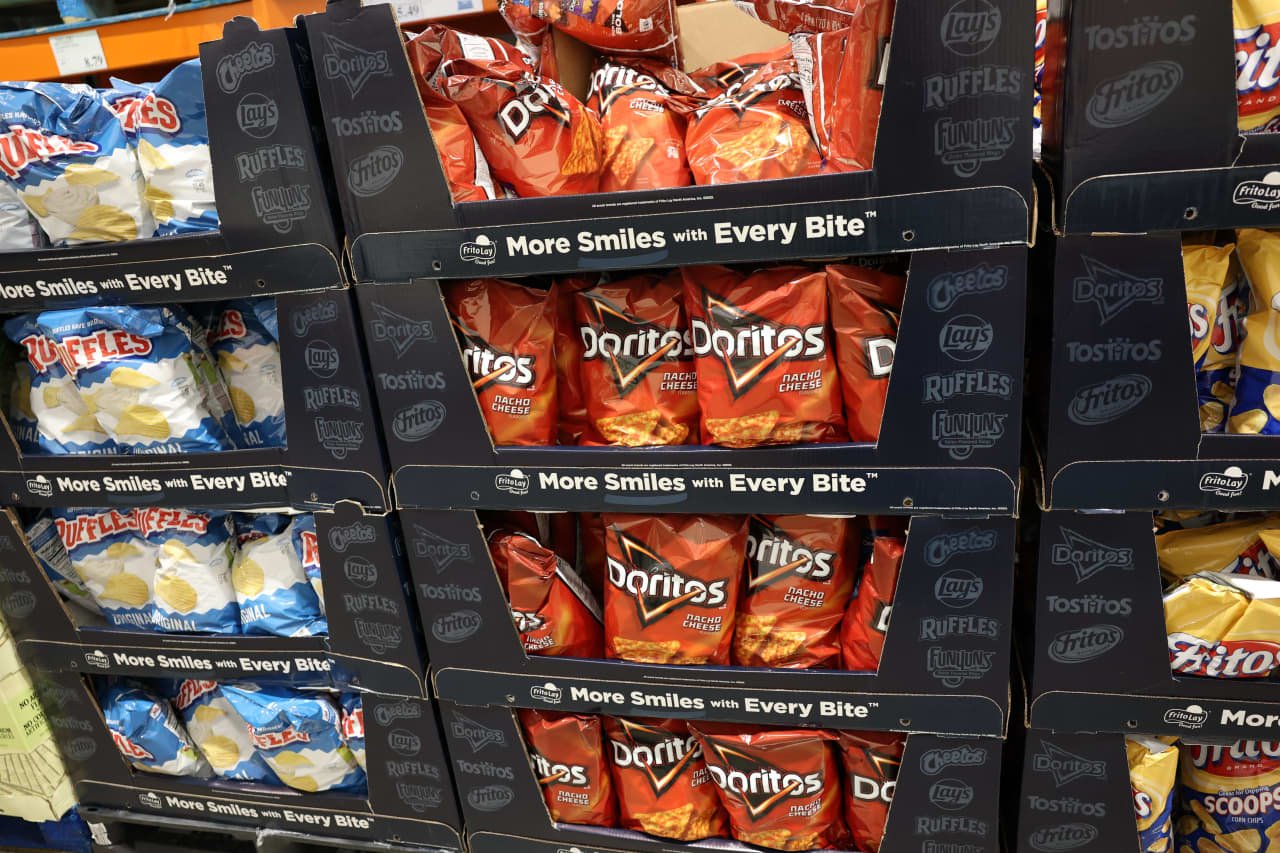 PepsiCo plans to raise prices on sodas, chips and dip — and that has Wall Street worried