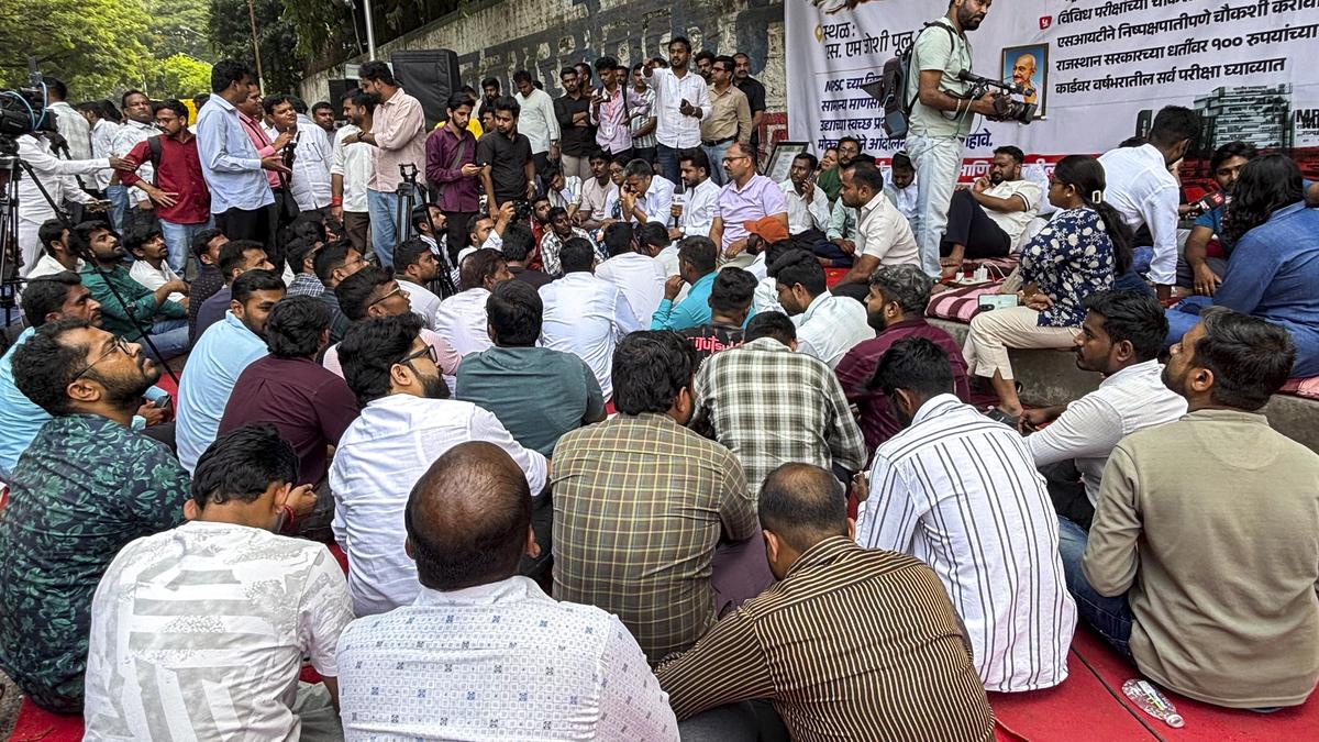 Fadnavis Recommends Panel to Probe MPSC Chairpersons Over Paper Leaks
