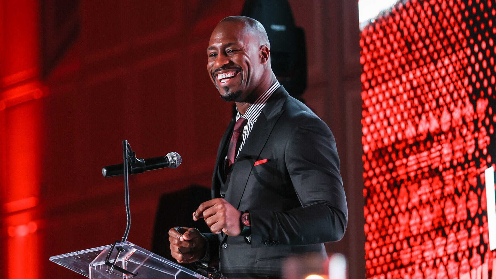 Former Terp and NFL Star Returns As Homecoming Grand Marshal