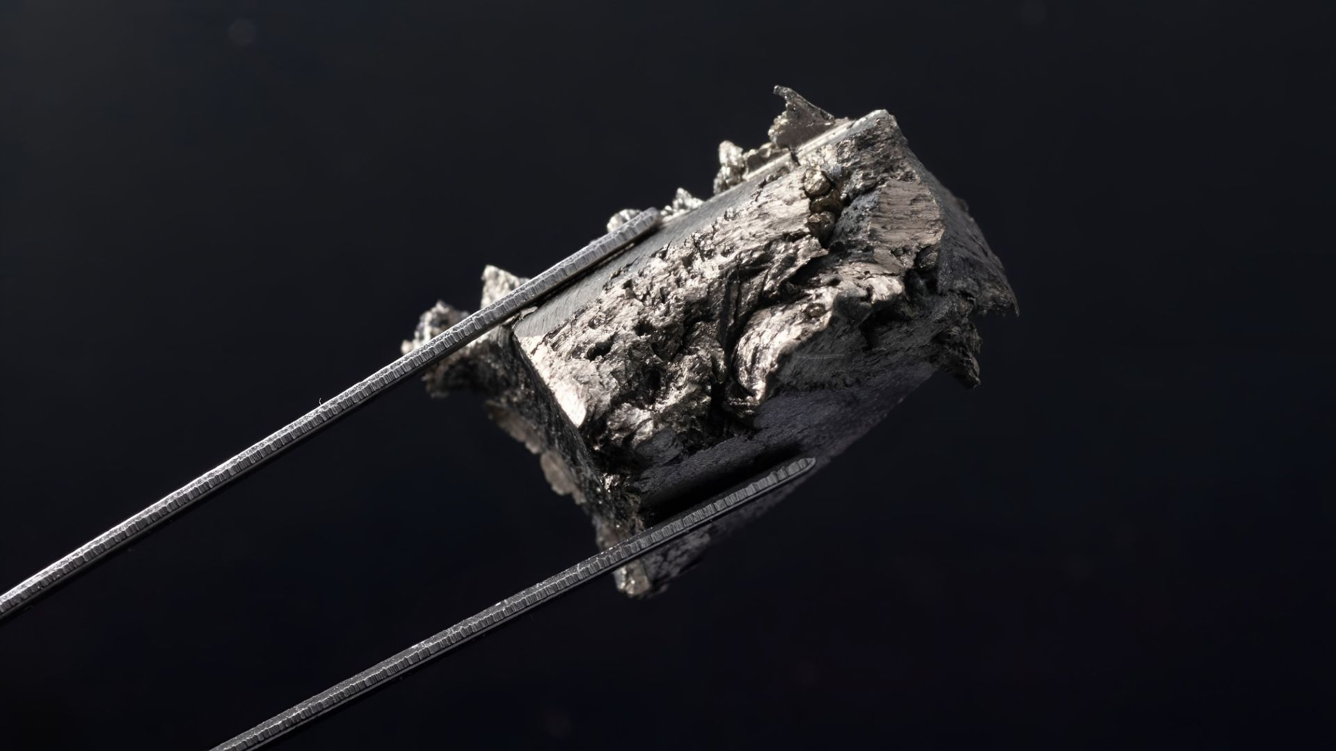 Market Developments: Scientists find rare-earth compound with liquid crystal-like magnetic state