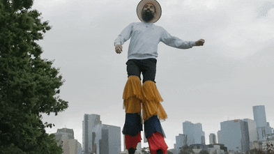 Stilt Marathon Madness: Santiago Vergara Aims for World Record at Melbourne Marathon