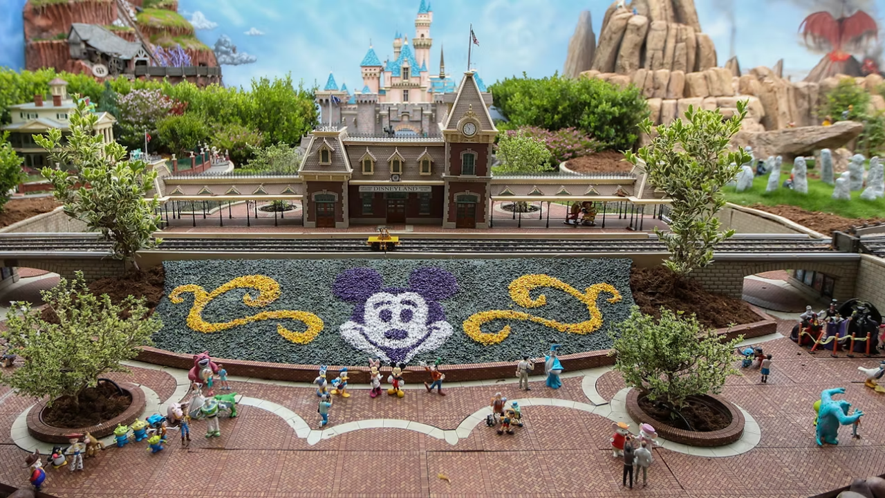 Enterprise Tech Shift: Anaheim architect built backyard Disneyland; 27 years later, it has a railway and the Scaling Frontier