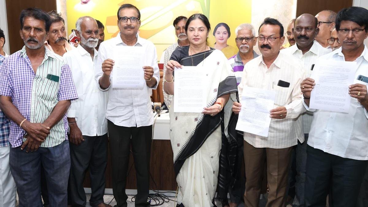Kovur sugar factory workers to receive ₹22 crore in pending wages after 11 years