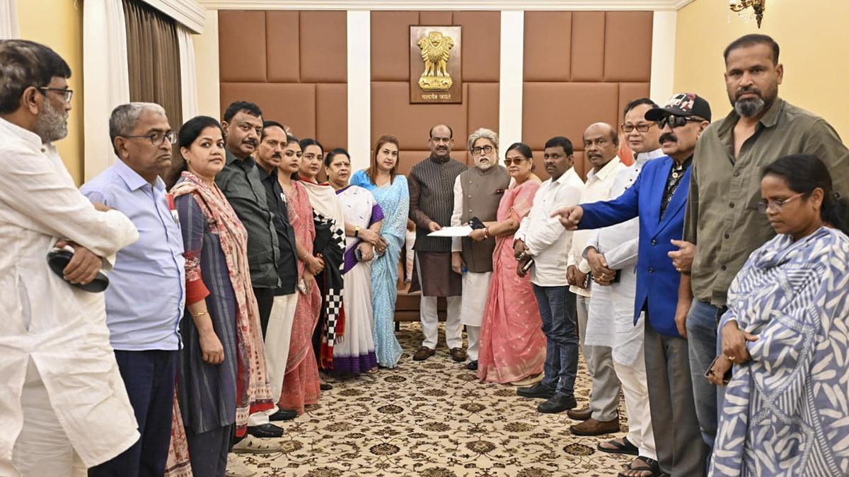 Rebel TMC MPs Seek 15 More Days to Respond to Lok Sabha Disqualification Notices