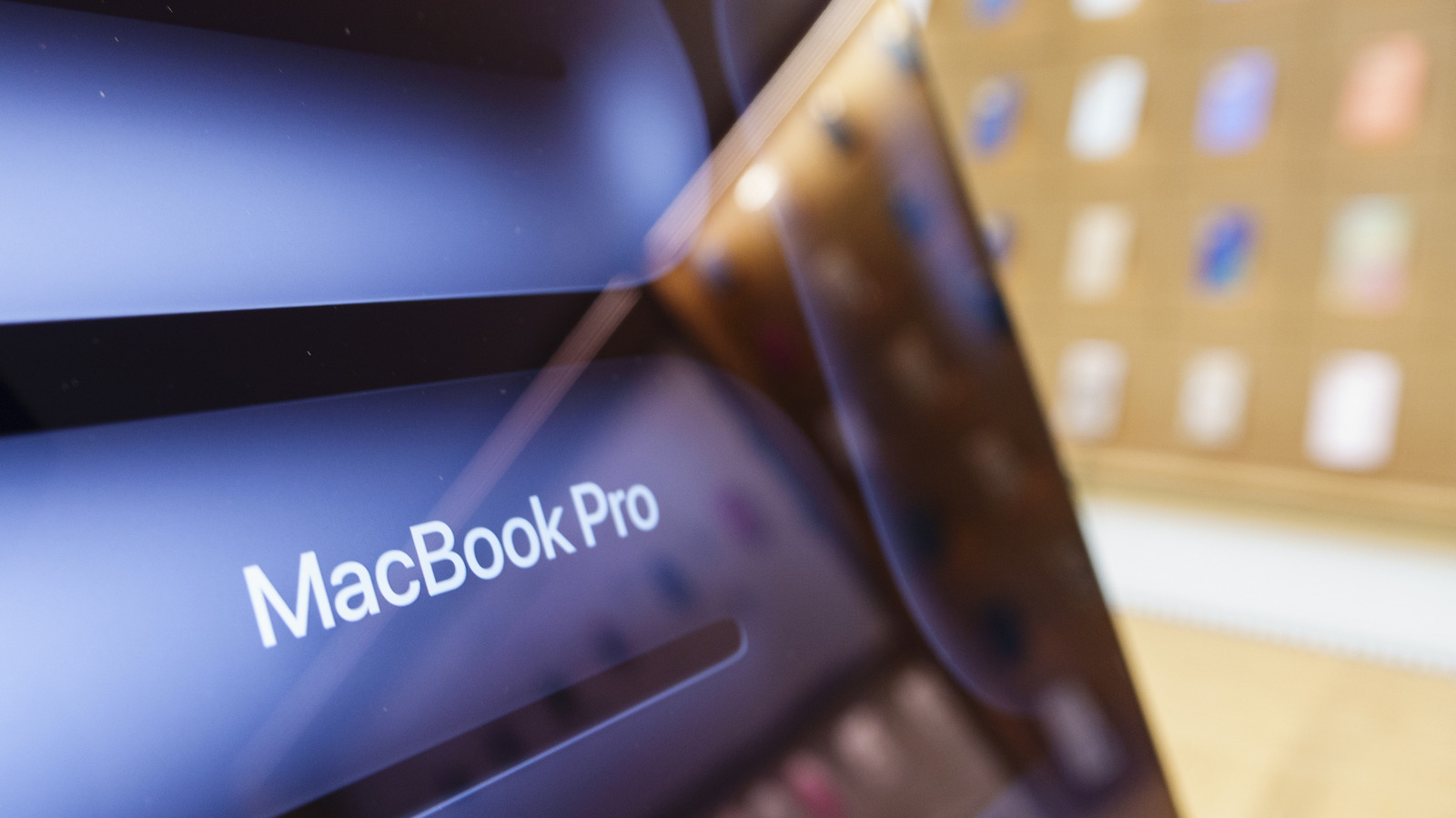 The Upcoming Touchscreen OLED Macbook Pro Is Reportedly 'significantly Lighter