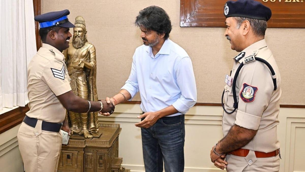 Global Perspective: CM Vijay felicitates Coimbatore policeman who held onto gutkha smugglers’ SUV for over 40 km to prevent their escape