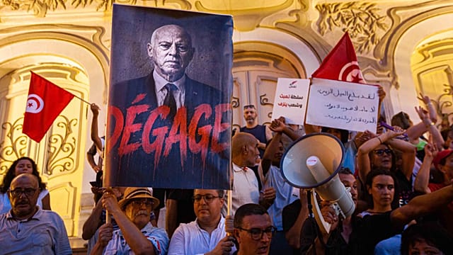 Developing Story: Tunisia president softens 'fake news' decree after criticism by rights groups