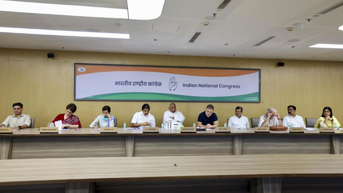 Rahul Gandhi Accuses CEC Gyanesh Kumar of 'Illegal' Form 6 Changes During SIR