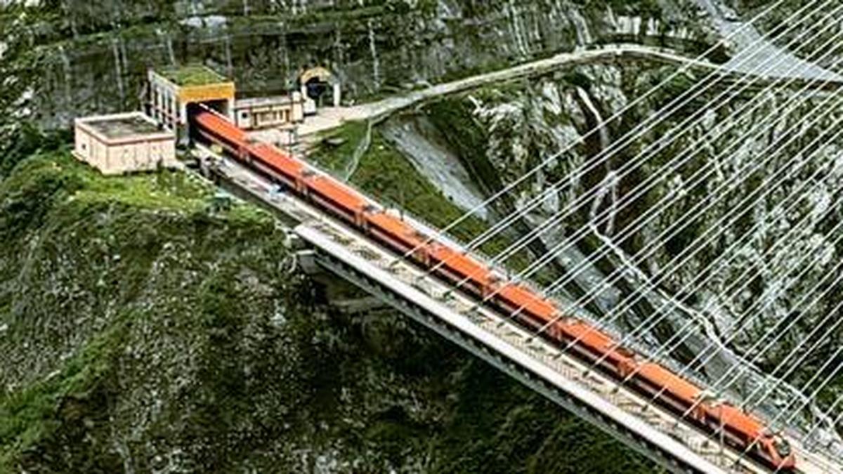 Vande Bharat Shatters Records: Crosses World's Highest Chenab Bridge at 100 kmph