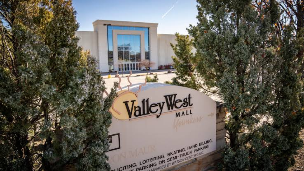 Developing Story: Iowa developer's $11M mall plan stalled by 50-year-old JCPenney lease