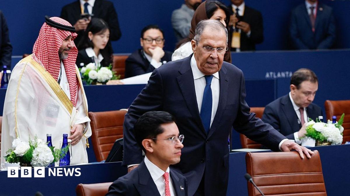G20 Family Photo Scrapped as Miliband Confronts Russian Minister Over Ukraine