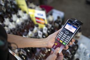 Credit Card Fraud Crisis: This Group of Canadians Is Now the #1 Target as Applications Surge 8%