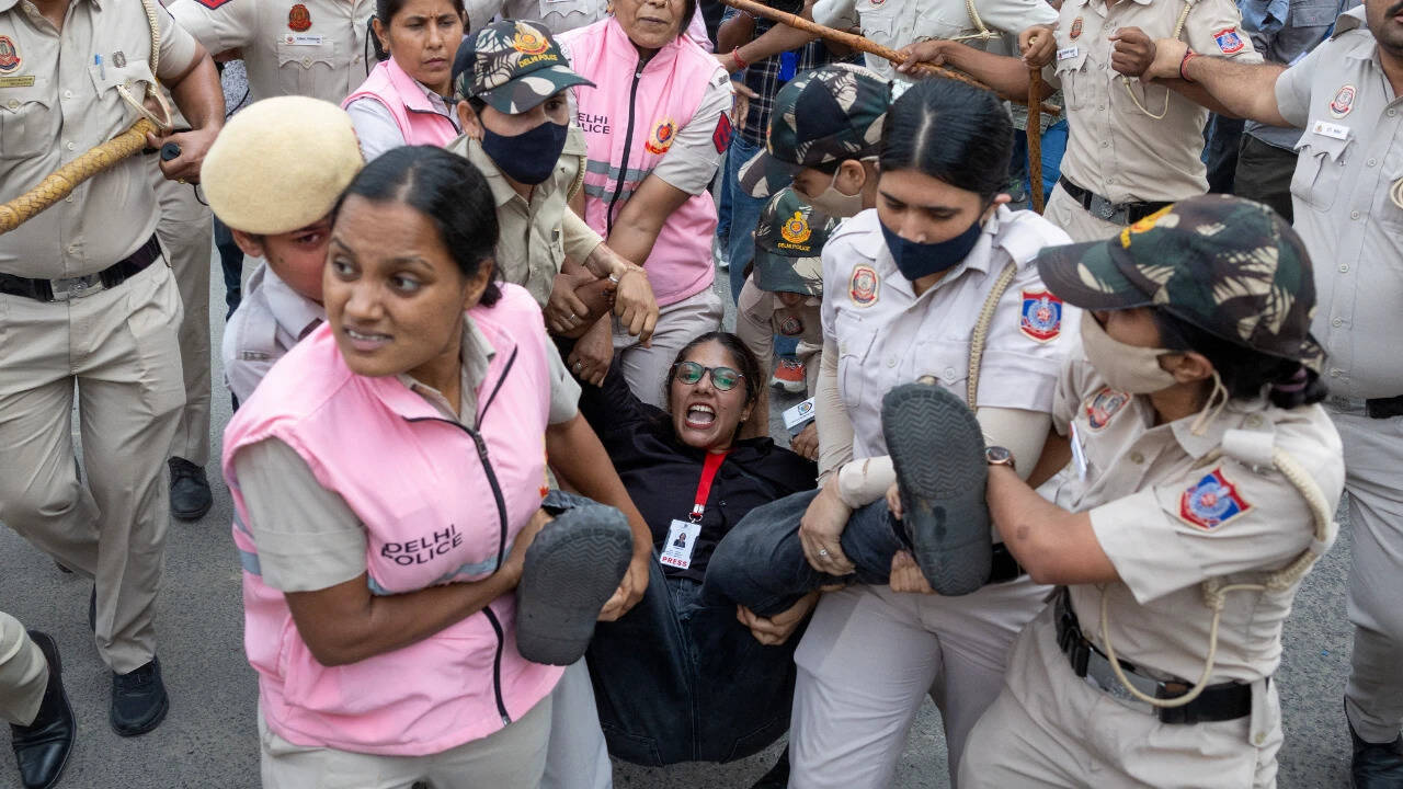 Don't Detain Peaceful Protesters, Says Sc; Hundreds Still Taken Away on Day 2