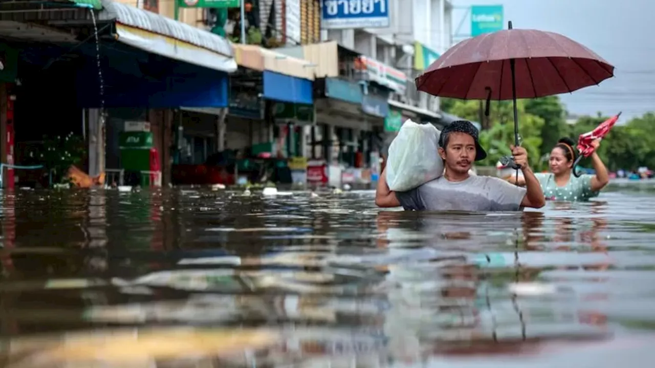 Thailand Declares Two-Day Civil Service Holiday as Floods Paralyze Bangkok