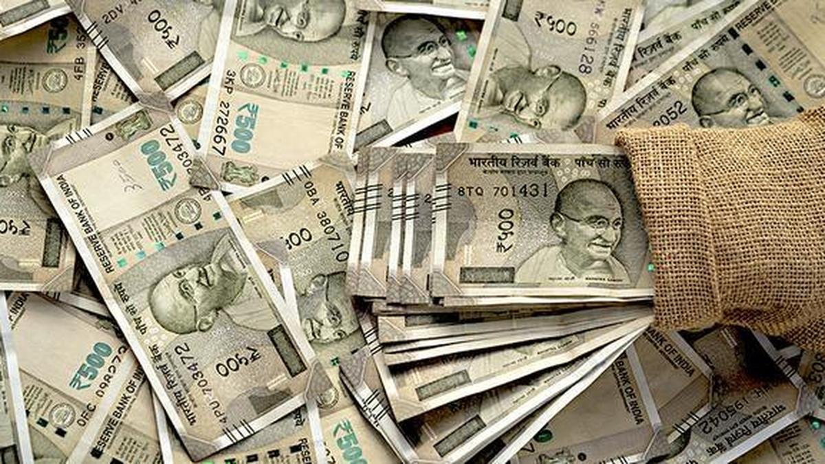 VACB seizes ₹14.10 lakh, $788 from GST official’s residence in Kochi