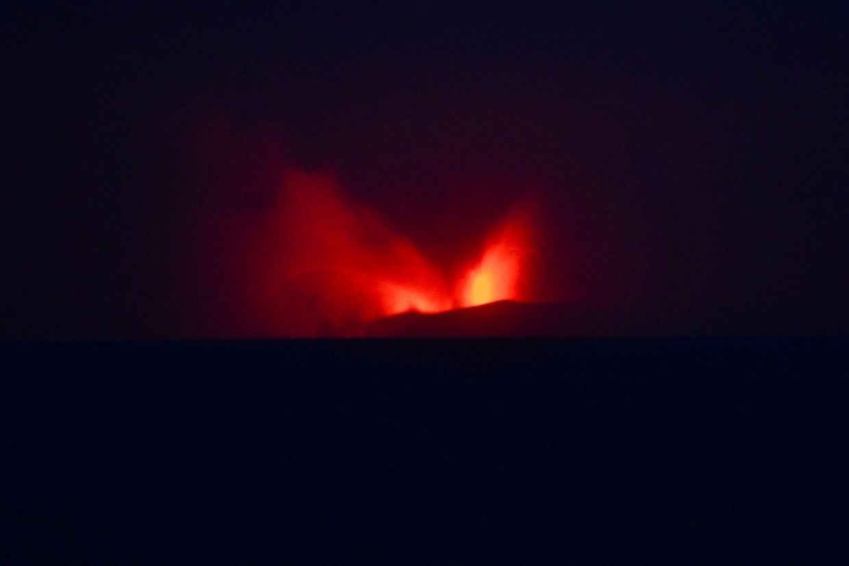 Indonesia's Anak Krakatau: Residents, Visitors Told to Observe 2km Exclusion Zone