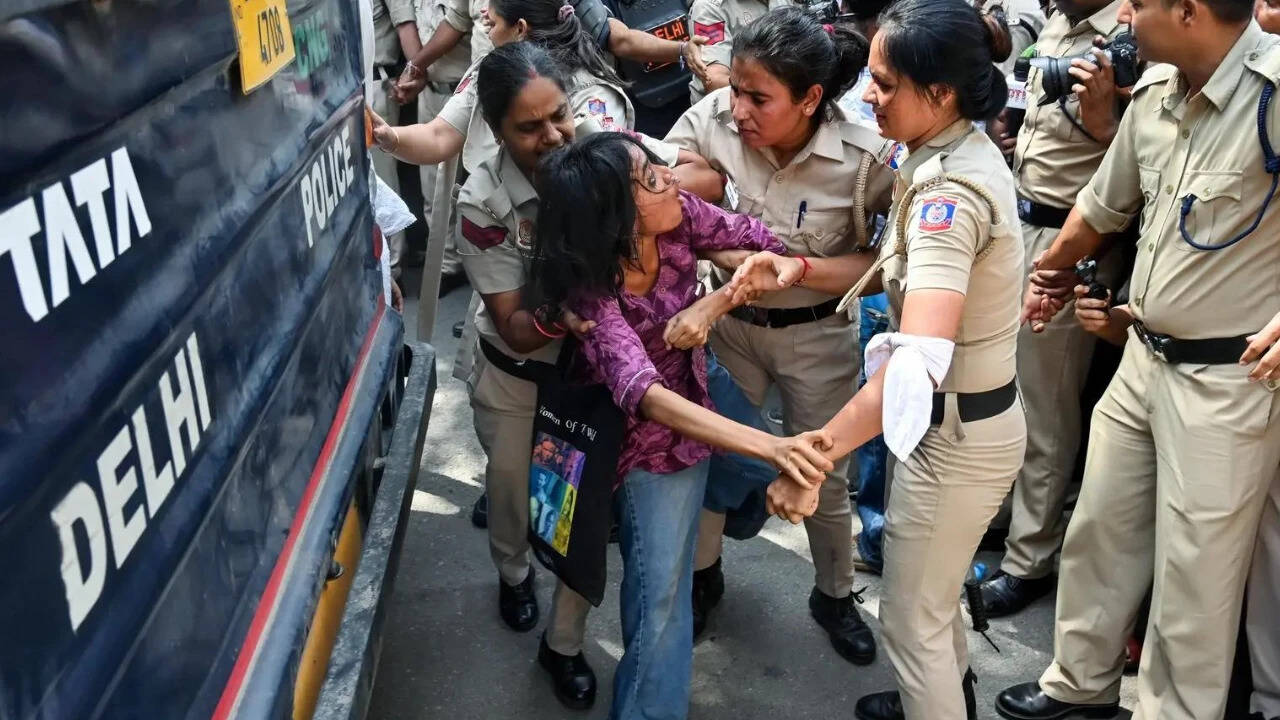 International Briefing: No entry in ‘round 2’: Protesters stopped short of Jantar Mantar