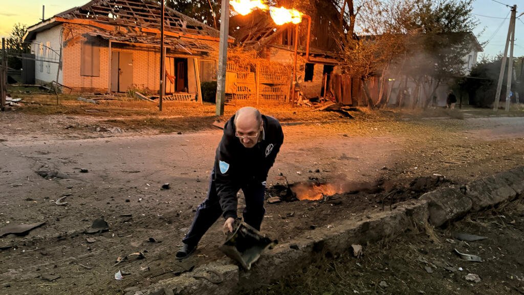 At least 16 people killed as Russia and Ukraine trade deadly air strikes