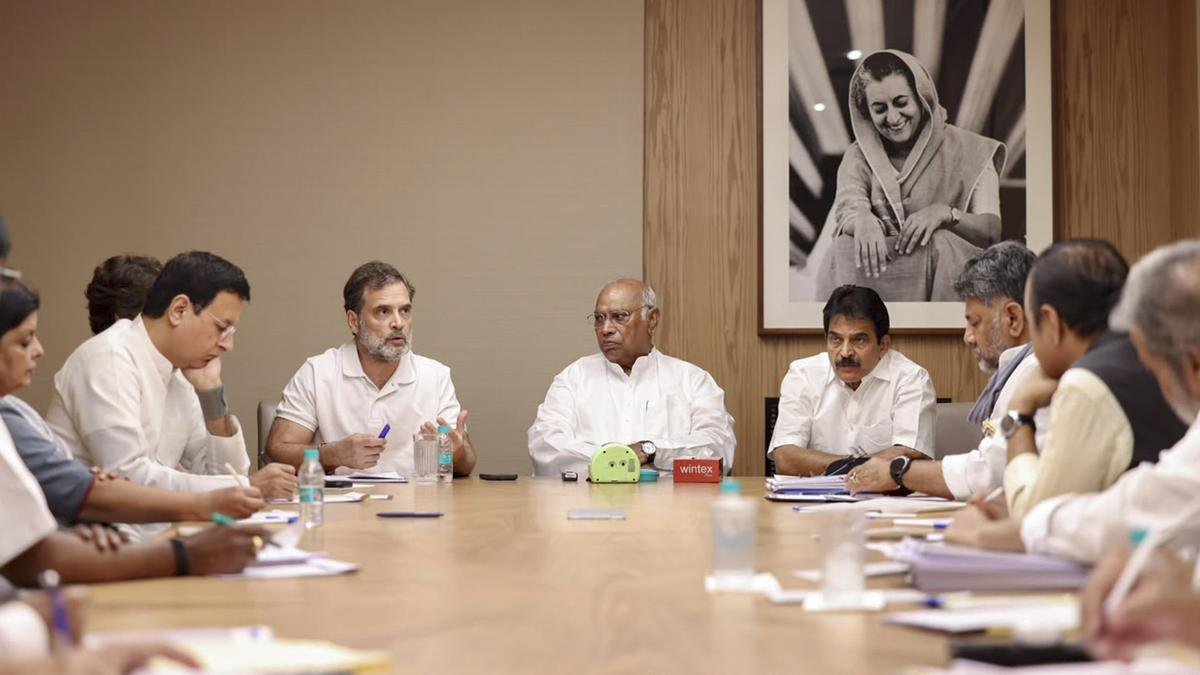 Congress Sounds War Cry: Kharge, Rahul Gandhi Mobilize CMs Against RSS Education Agenda