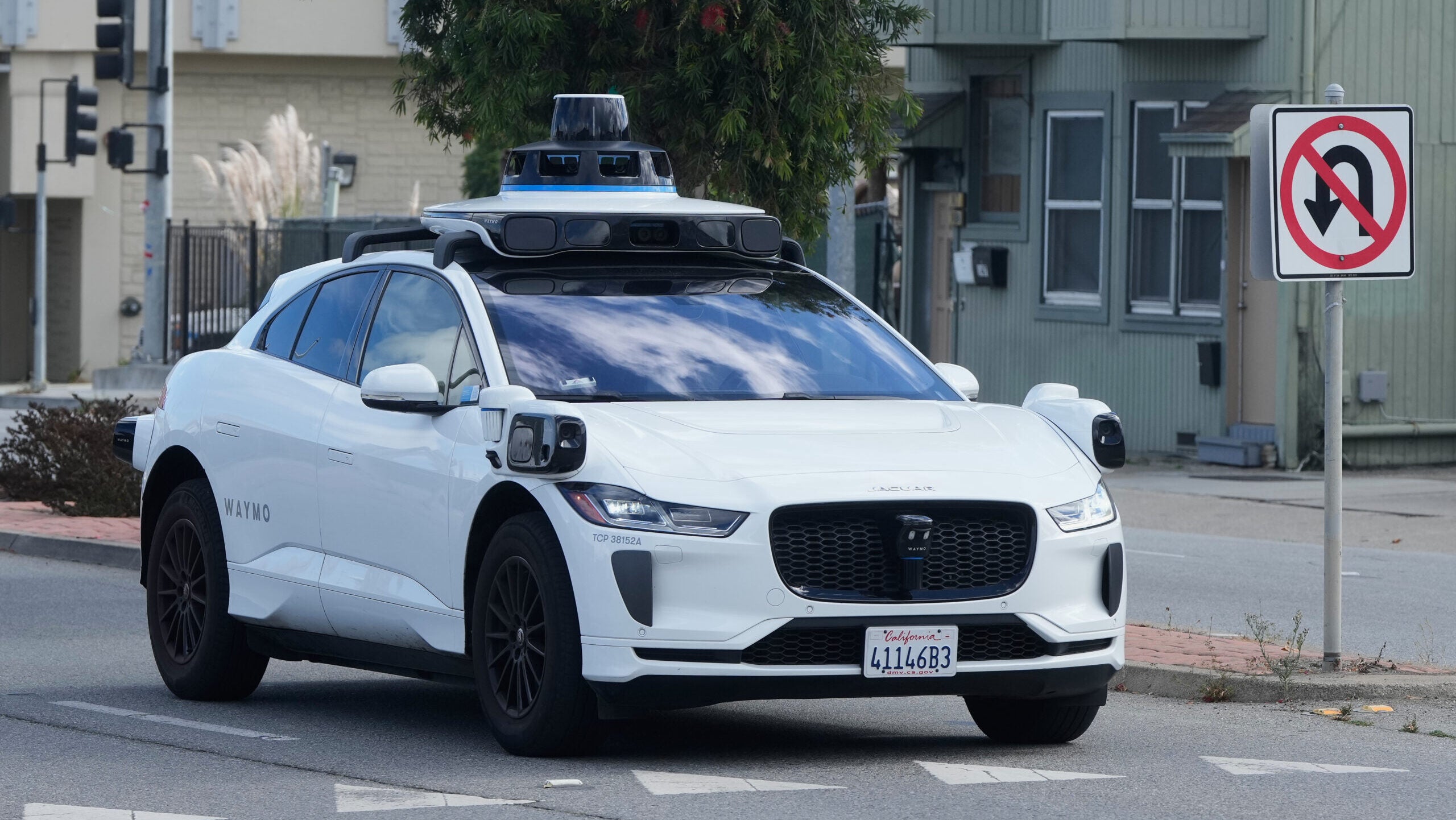 Economic Impact: Mayor Frey vetoes city council ordinance mandating human drivers in robotaxis