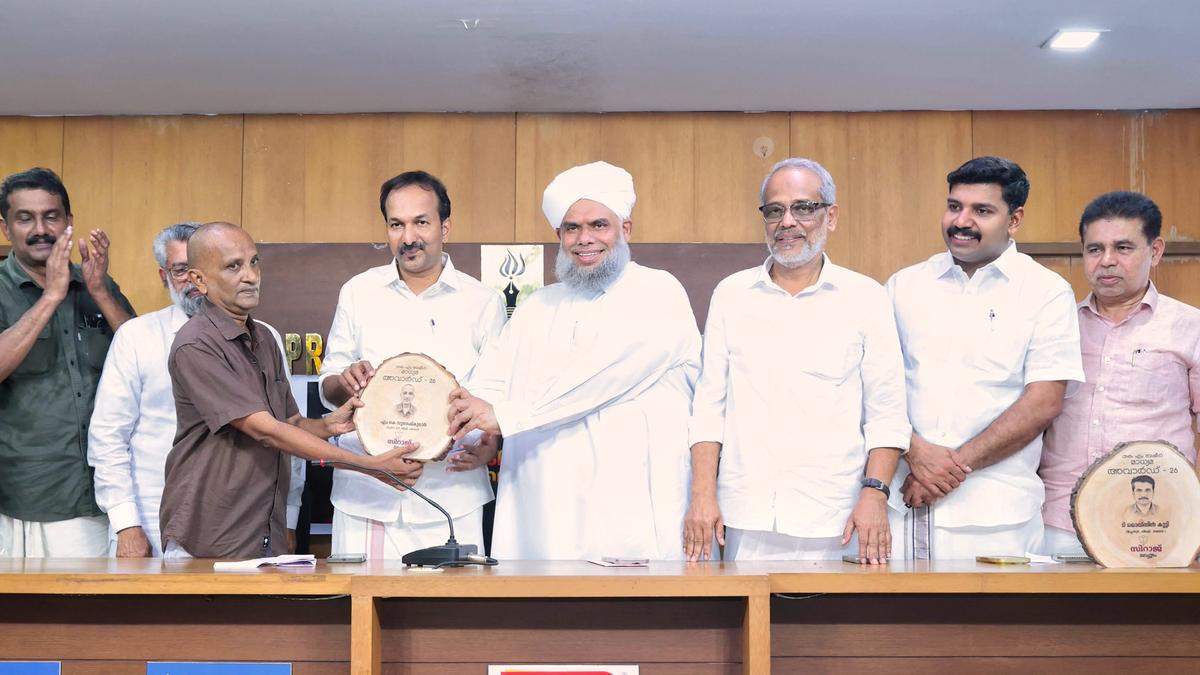 M.k. Suresh Kumar Wins K.m. Basheer Award as International Observers React